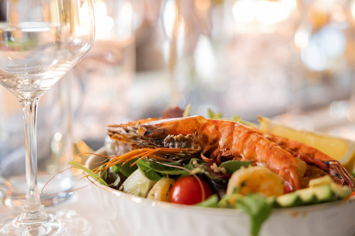 Wedding catering with grilled prawns and wine by Concordia Catering